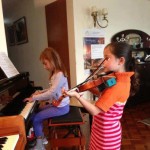 niñas tocando